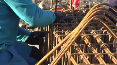İnşaat alanında çalışma, beton ekip çalışması, inşaat fabrikası.