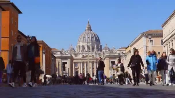 Πλατεία Αγίου Πέτρου, Βατικανό., Ρώμη, 03.20.2021, Timelapse Βασιλική του Αγίου Πέτρου, Η μεγαλοπρεπής πλατεία μπροστά από τον κεντρικό καθεδρικό ναό της Χριστιανοσύνης και της πλατείας — Αρχείο Βίντεο