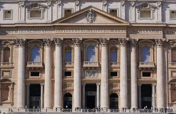 Praça de São Pedro, Vaticano., Roma, 03.20.2021, Basílica de São Pedro, A grandiosa praça em frente à catedral principal da cristandade e praça — Fotografia de Stock