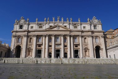 Aziz Peters Meydanı, Vatikan., Roma, 03.20.2021, Aziz Peter Bazilikası, Hristiyanlığın ana katedrali ve meydanı önündeki görkemli meydan.