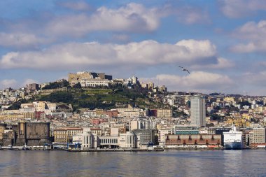 Güneşli yaz gününde güzel Procida 'nın gündüz manzarası, Procida Adası, İtalya