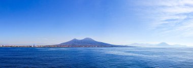 Güneşli yaz gününde güzel Procida 'nın gündüz manzarası, Procida Adası, İtalya