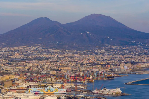 Italia, Campania, Nápoles, centro histórico clasificado como Patrimonio de la Humanidad por la UNESCO, vista general de la ciudad — Foto de Stock