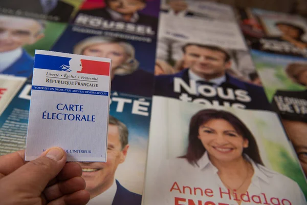 Франція, Париж, квітень 2022 року, Дванадцять професій віри для президентської кампанії 2022 року у Франції — стокове фото