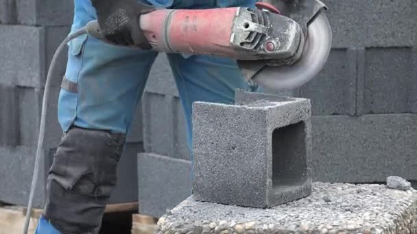 Concrete floor cutting, cinder block with a grinder — Video Stock