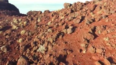 Gün doğarken Piton Maido 'dan görülen Reunion Adası dağlarının panoraması. Yüksek kalite 4k görüntü