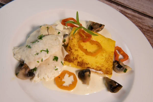 Recipe Sea Bass Fillet Fried Polenta White Wine Sauce High — Fotografia de Stock