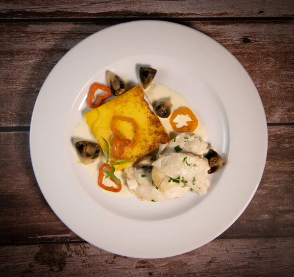 Recipe Sea Bass Fillet Fried Polenta White Wine Sauce High — Stockfoto