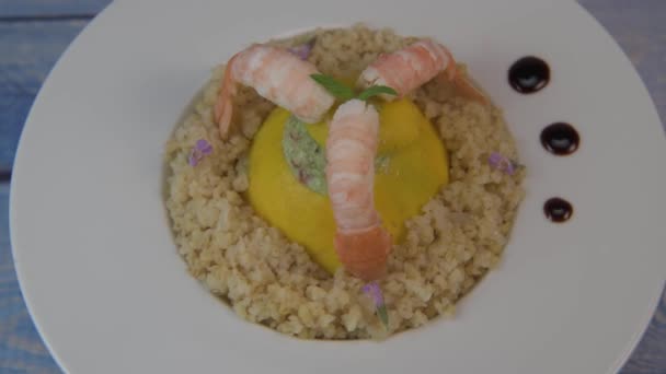 Recipe Boulghoursotto Mini Patisson Stuffed Mozarella Basil Its Scampi Turntable — Vídeo de stock