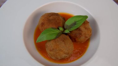 Spaghetti pasta with meatballs and tomato sauce on turntable, High quality video