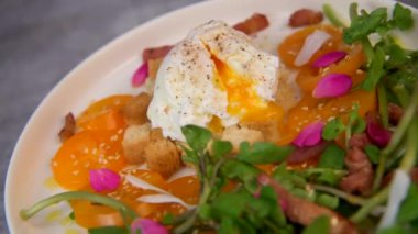Recipe Poached Eggs, Watercress Salad, Tomatoes and Croutons, Raspberry Vinegar, High quality video
