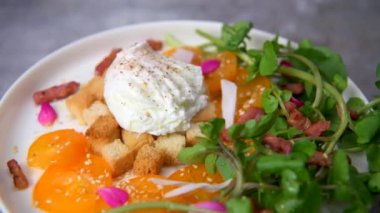 Recipe Poached Eggs, Watercress Salad, Tomatoes and Croutons, Raspberry Vinegar, High quality video