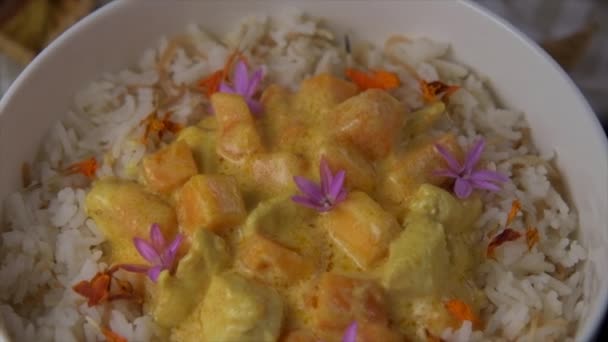 Ricetta Pollo Curry Salsa Papaia Con Riso Vermicelli Video Alta — Video Stock