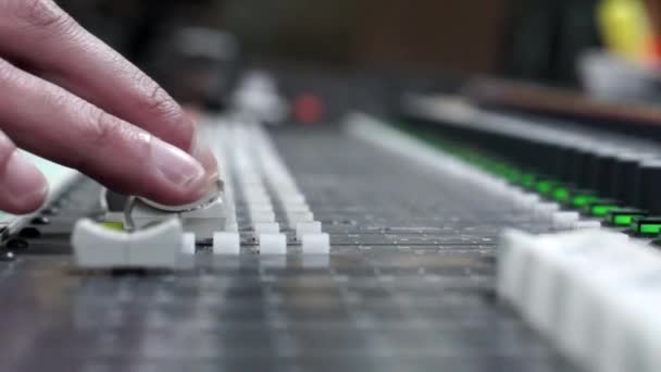 Raising and lowering the volume on a sound mixer. — Stock Video