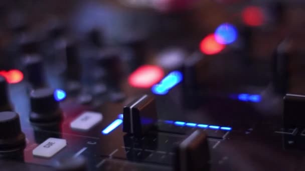 DJ tocando música — Vídeo de stock