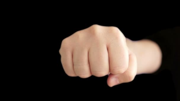 Main masculine frapper l'écran 