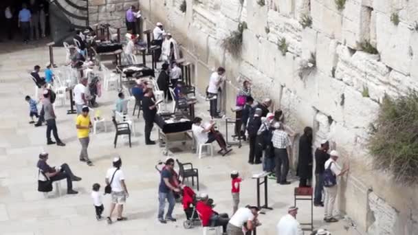 Les gens prient au mur ouest — Video