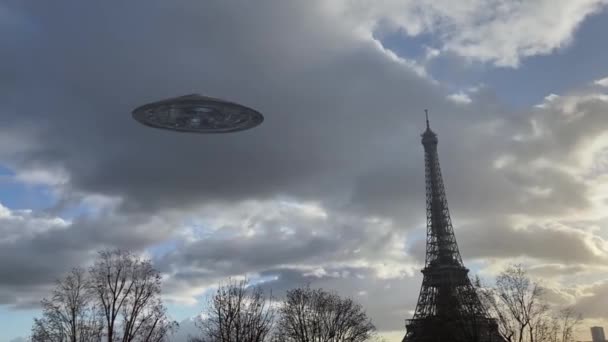 Buitenaardse Ruimteschip Schotel Ufo Schijf Vliegen Eiffeltoren Hoge Snelheid Frankrijkechte — Stockvideo