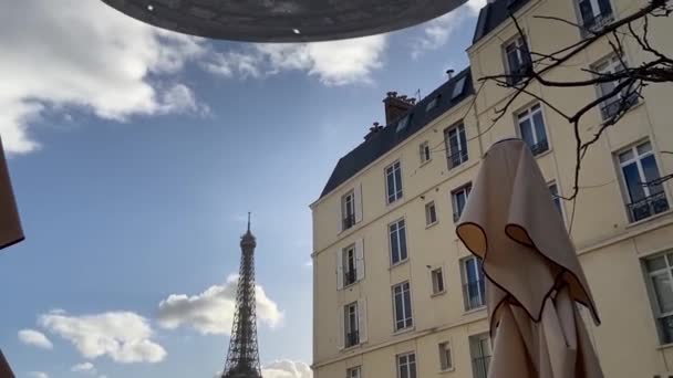 Alien Spaceship Saucer Ufo Disc Flying Eiffel Tower Fast Maneuver — Video Stock