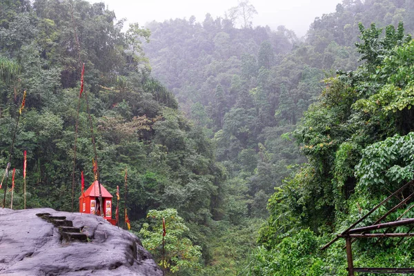 Deszcz Nad Górami Leśnymi Mglisty Górski Krajobraz Wzgórza Przy Deszczowej — Zdjęcie stockowe