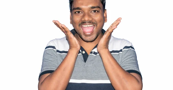 Menestyksen Tunteiden Ilmaisun Käsite Onnellinen Nuori Intialainen Mies Juhlii Voittoa — kuvapankkivalokuva