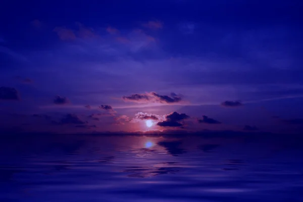 美丽的夕阳与云，蓝色基调 — 图库照片