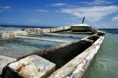 eski bir satır tekne