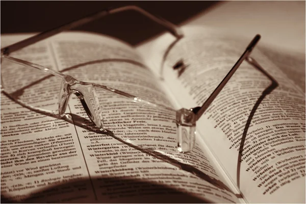 Book and glasses — Stock Photo, Image