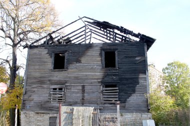 yanık evi.