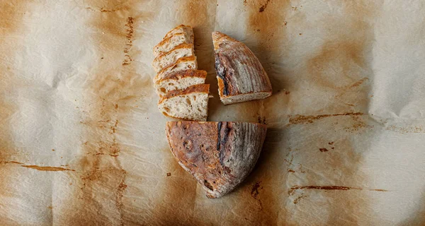 Pão Integral Acabado Assar Fundo Papel Manteiga Forno Com Espaço — Fotografia de Stock