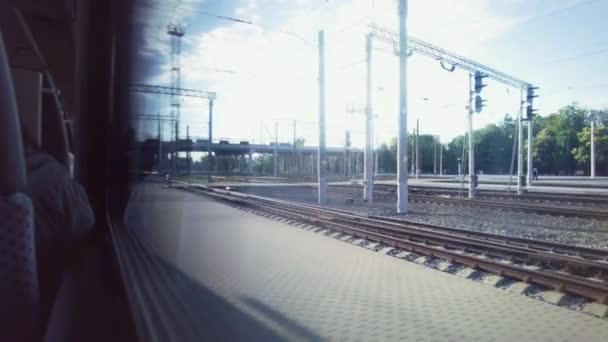 Railroad platform from the car window, camera tracking — Stock Video