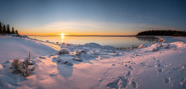 Πανοραμικό Ηλιοβασίλεμα Στον Ορίζοντα Χειμερινό Τοπίο Θαυμάτων Στο Γραφικό Χρυσό — Φωτογραφία Αρχείου