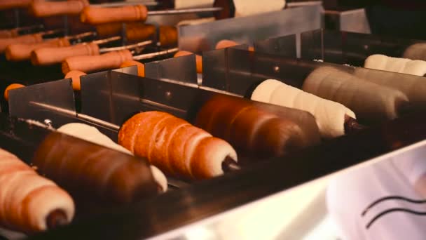 National Czech Trdelnik Sweet Delicacy Prepared Street Fresh Baked Trdelnik — Αρχείο Βίντεο