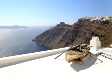 Santorini'de eski bir tekne
