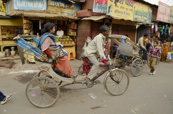 Woman on rickshaw — Stock Photo, Image