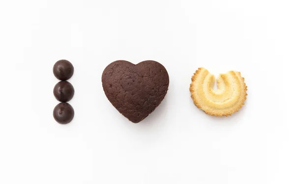 Gâteau de Saint Valentin au chocolat sur fond blanc (Je t'aime ) — Photo