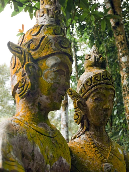 Die Skulptur von König und Königin. — Stockfoto