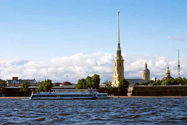 Peter ve Paul Kalesi.