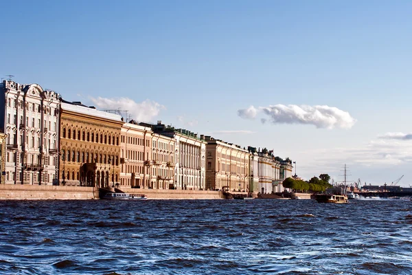 nehirden st. petersburg mimarisini görmek.