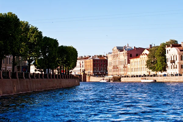 nehirden st. petersburg mimarisini görmek.