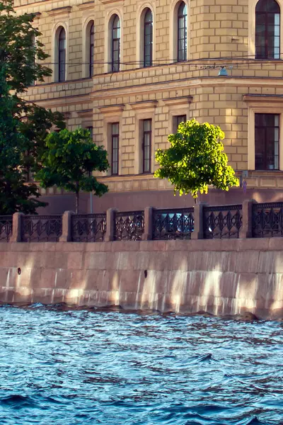 Nehirden st. petersburg mimarisini görmek. — Stok fotoğraf