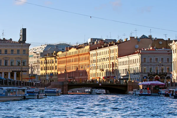 Vista dal fiume all'architettura di San Pietroburgo . — Foto Stock