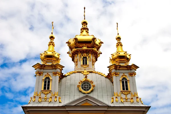 教会的大皇宫的彼得夏宫 — 图库照片