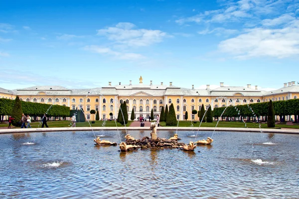 Bovenste tuinen van peterhof. — Stockfoto