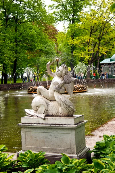 Скульптура Петергофа . — стоковое фото