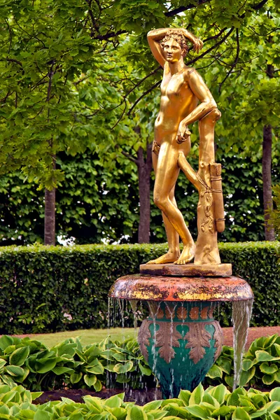 Scultura di Peterhof . — Foto Stock