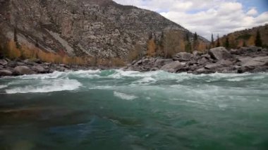 nehir katun. dağ Altay.