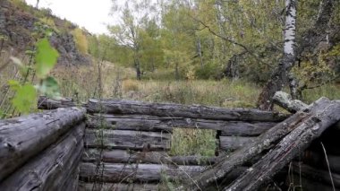 eski bir avcılar yerel siper al. Batı Sibirya.