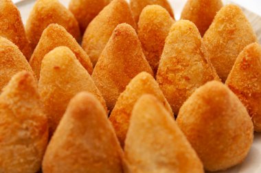 Tipik Brezilya aperatifi Coxinha de Frango - Yakın plan.