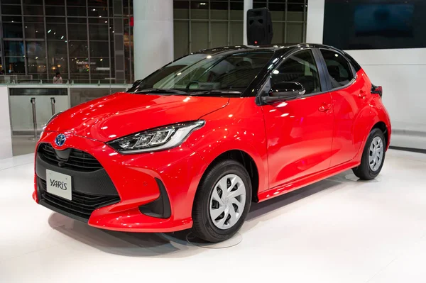 Odaiba, Tokyo, Japonya, Toyota Showcase Mega Web Palet Kasabası - 2 Ocak 2020: Kızıl Toyota Yaris.